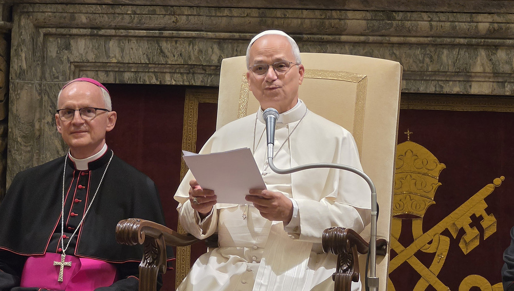 Papst Leo XIV. spricht bei Audienz in Sala Celementina im Vatikan
