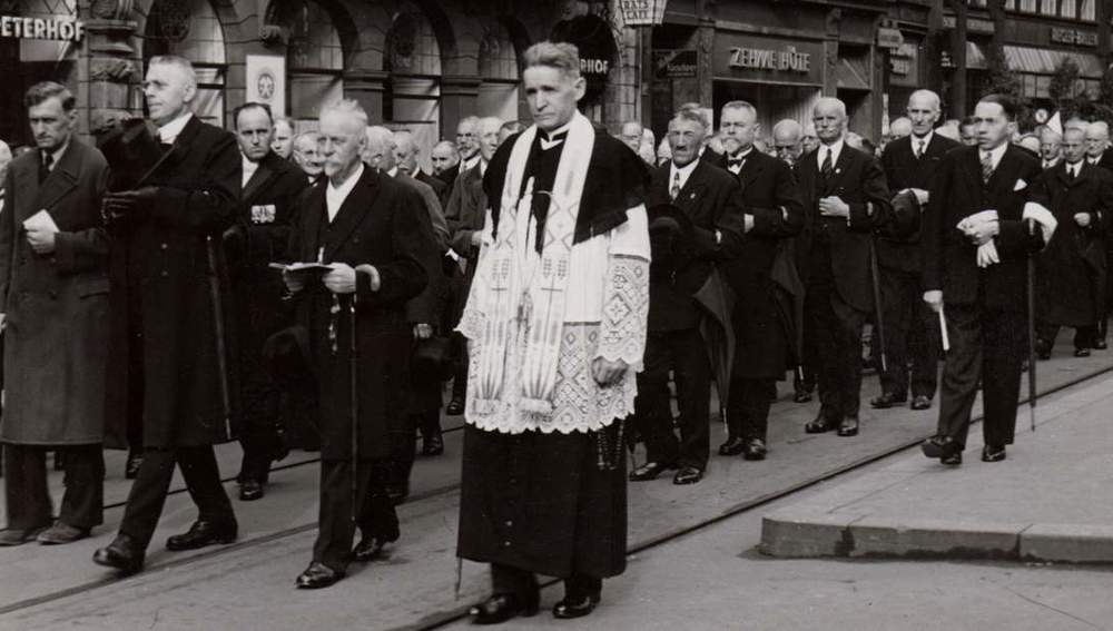 Seliger Rupert Mayer bei Umzug