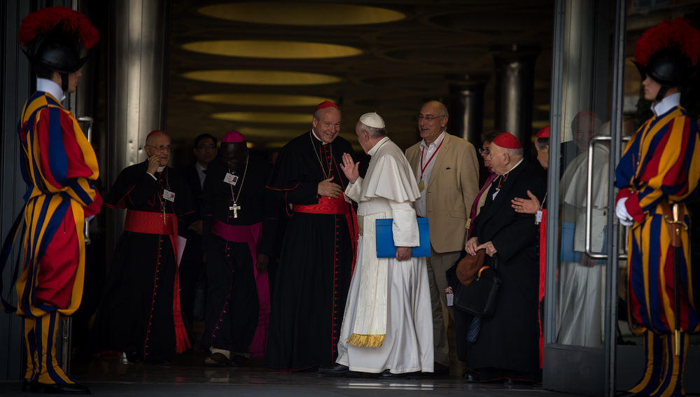 Papst Franziskus und Kardinal Schönborn im Gespräch