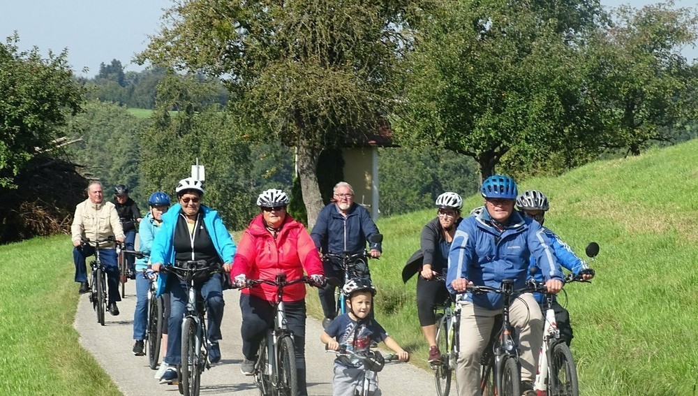 Mehrere Teilnehmer des 'Wir radeln in die Kirche' Event der Diözese St. Pölten am 20. September
