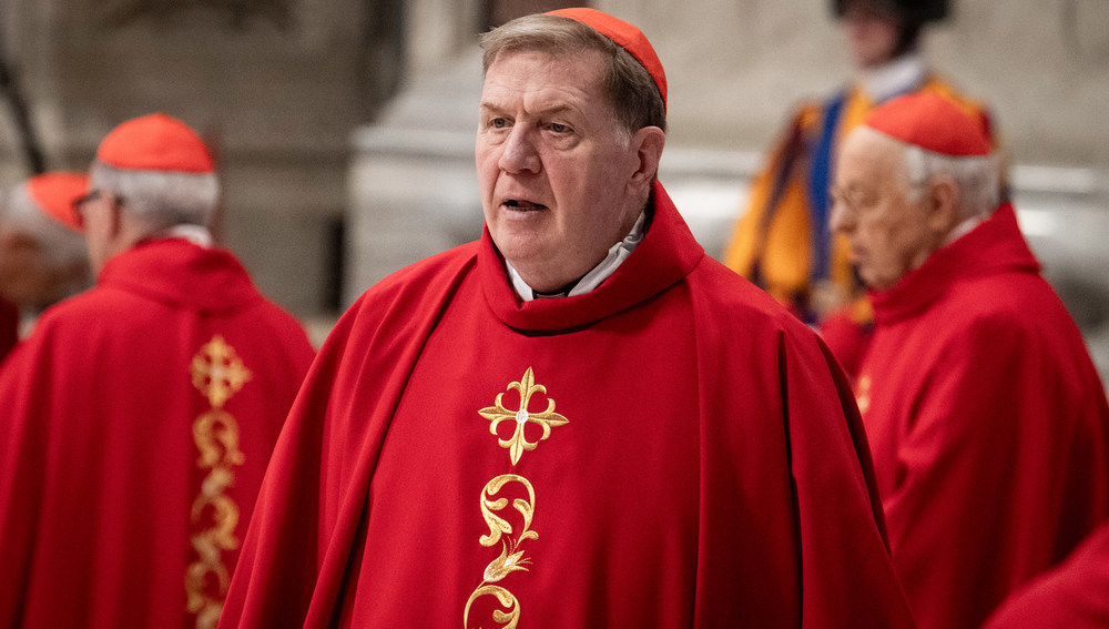 Kardinal Joseph William Tobin, Erzbischof von Newark (USA), bei der Messe am fünften Tag der 'novendiali', der neun Tage der Trauer um Papst Franziskus, am 30. April 2025 im Petersdom im Vatikan.