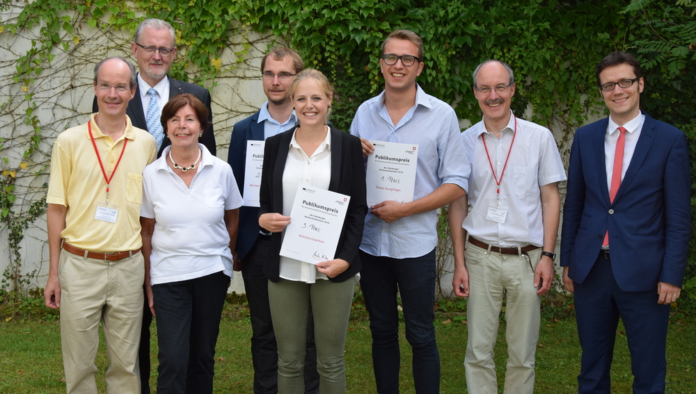 Verleihung des 'Publikumspreises' der 'Salzburger Hochschulwochen' am 4. August 2016 an den Berliner Politikwissenschaftler Stefan Hunglinger. 