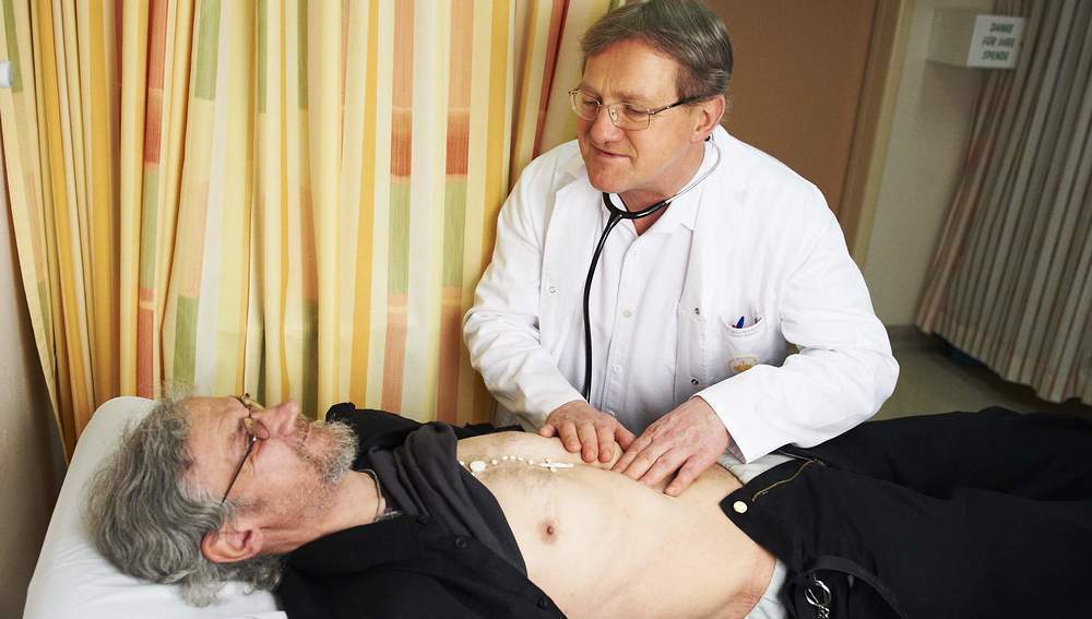 Arzt bei den Barmherzigen Brüdern Wien behandelt Patient ohne Krankenversicherung