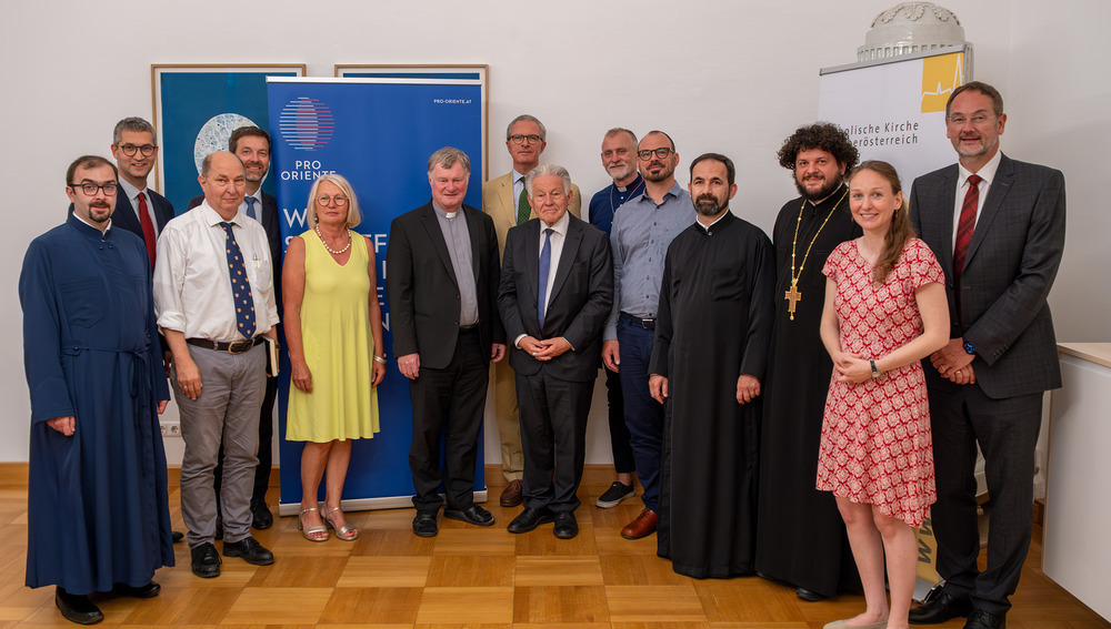 v.l.: Priester Goran Ostojic (griechisch-orthodoxe Kirche), PRO ORIENTE-Generalsekret?r (Sektion Linz) Florian Wegscheider, Superintendent Gerold Lehner (Evangelische Kirche A.B.), PRO ORIENTE Generalsekret?r Bernd A. Mussinghoff, Superintendentialku