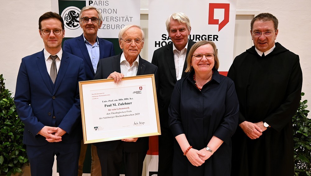 Verleihung des 'Theologischen Preises' der Salzburger Hochschulwochen am 6. August 2025 - v.l.: Martin Dürnberger (Obmann der Hochschulwochen), Alois Halbmayr (Uni Salzburg), Paul M. Zulehner (Preisträger), Heinrich Schmidinger (em. Rektor der Uni Sa