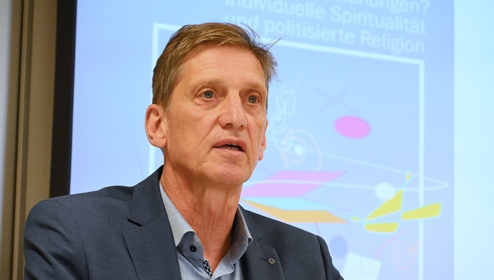Dekan der Katholisch-Theologischen Fakultät der Uni Salzburg bei der Eröffnung der Tagung zu 20 Jahre 'Zentrum Theologie Interkulturell und Studium der Religionen' am 28. September 2026 an der Uni Salzburg