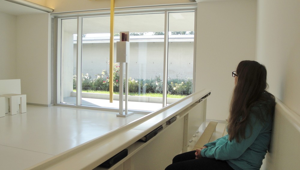 Junge Teilnehmerin des 'Freiwilligen Ordensjahres' in Kapelle der Halleiner Schwestern in Oberalm