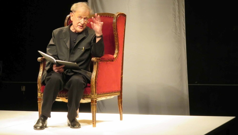 Theatermacher Claus Peymann liest aus dem Roman 'Holzfällen. Eine Erregung' von Thomas Bernhard im Kulturzentrum 'DasHaus' in Ludwigshafen am Rhein