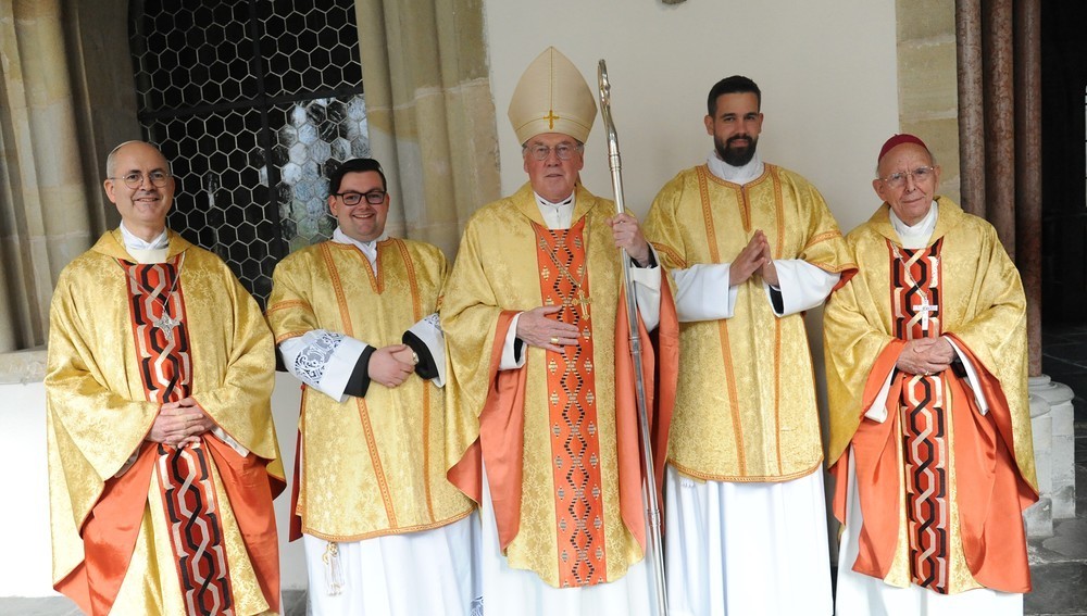 Diakonweihe der Priesteramtskandidaten Thomas Heinrich und Simon Maria Landolt mit Bischof Alois Schwarz
