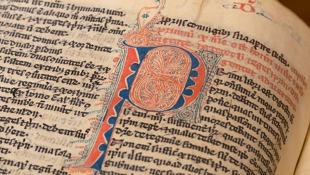 Initiale in mittelalterlichem Buch