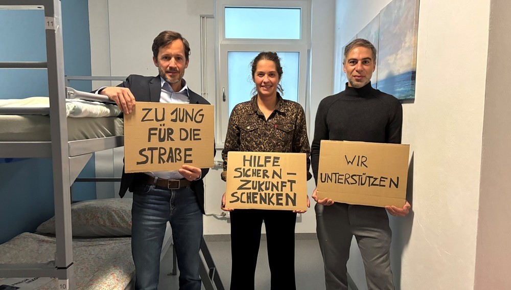 Wiener Caritasdirektor Klaus Schwertner, Maresi Keinzer, Leiterin vom Wohnhaus JUCA, Tom Adrian, Leiter von a_way