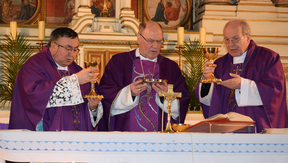 Heiligtum der Drina-Märtyrerinnen, Gottesdienst, Kardinal Vinko Puljic, Bischof Alois Schwarz, Kardinal Christoph Schöborn (v.l.n.r.)