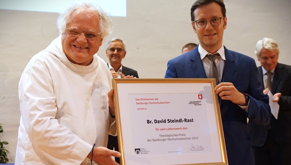 Verleihung am 3. August 2022 an Br. David Steindl-Rast - entgegengenommen von P. Johannes Pausch