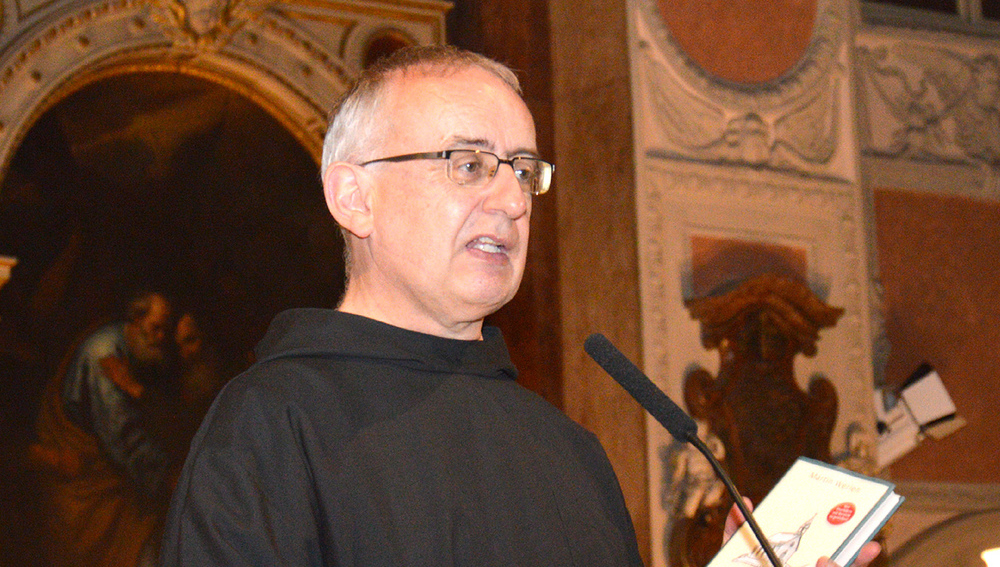 P. Martin Werlen in der Langen Nacht der Kirchen 2021 in der Wiener Schottenkirche